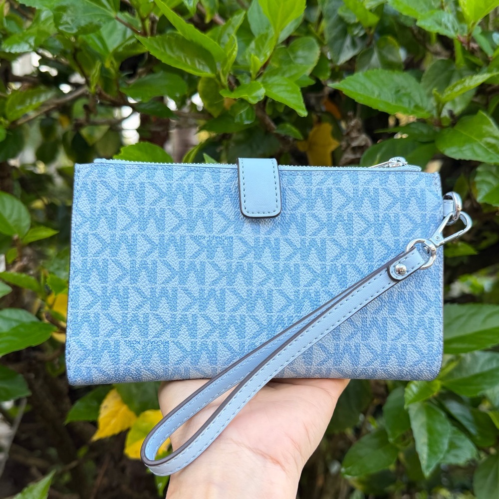 Michael Kors Jet Set Travel LG Double Zip Wallet MK Pale Ocean - Picture 2 of 12